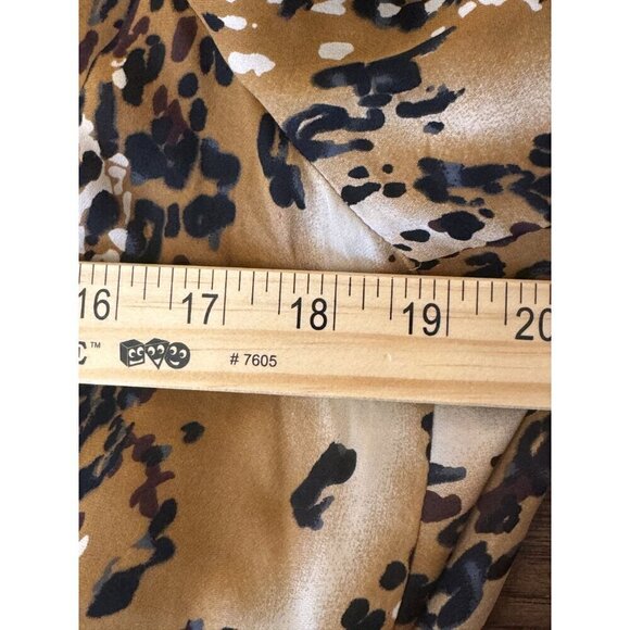 Parker Animal Print Speckled Abstract 100% Silk V-Neck Peplum Blouse EUC SZ M - Picture 9 of 9